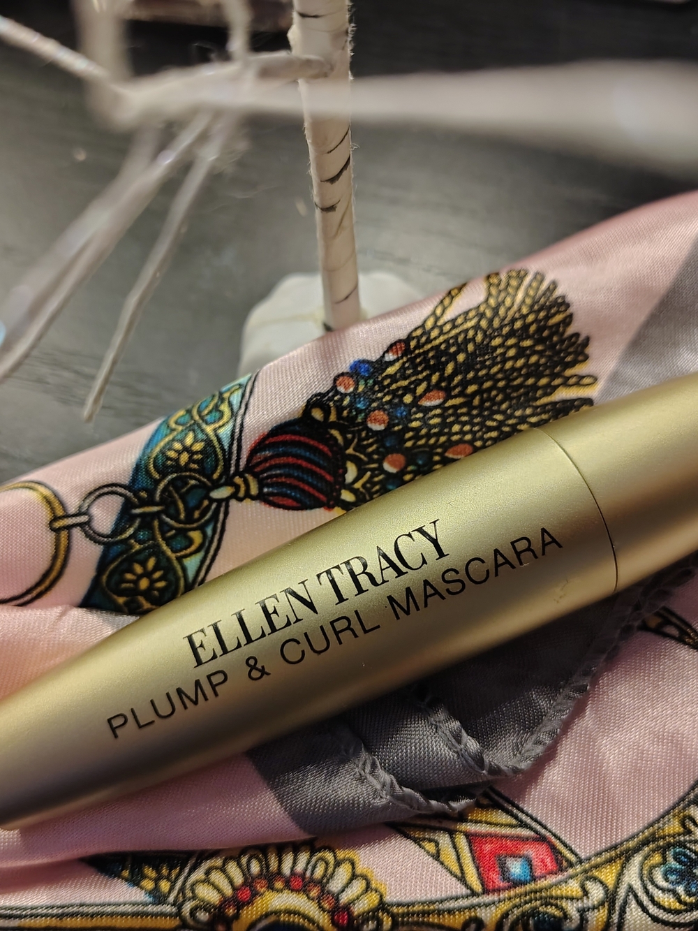 Ellen Tracy Plump & Curl Mascara — Gold